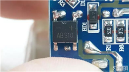 Qi standard v1 .2.4 The latest version may benefit from the fixed-frequency voltage regulation scheme(reproduced on the charging head network)